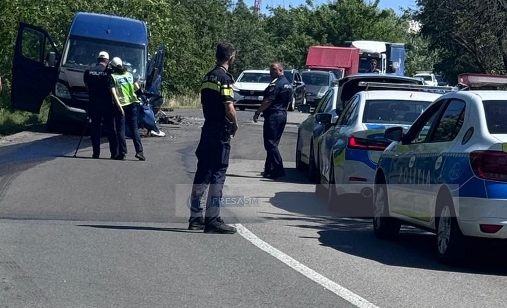 accident rutier microbuz duba masina (1).jpg