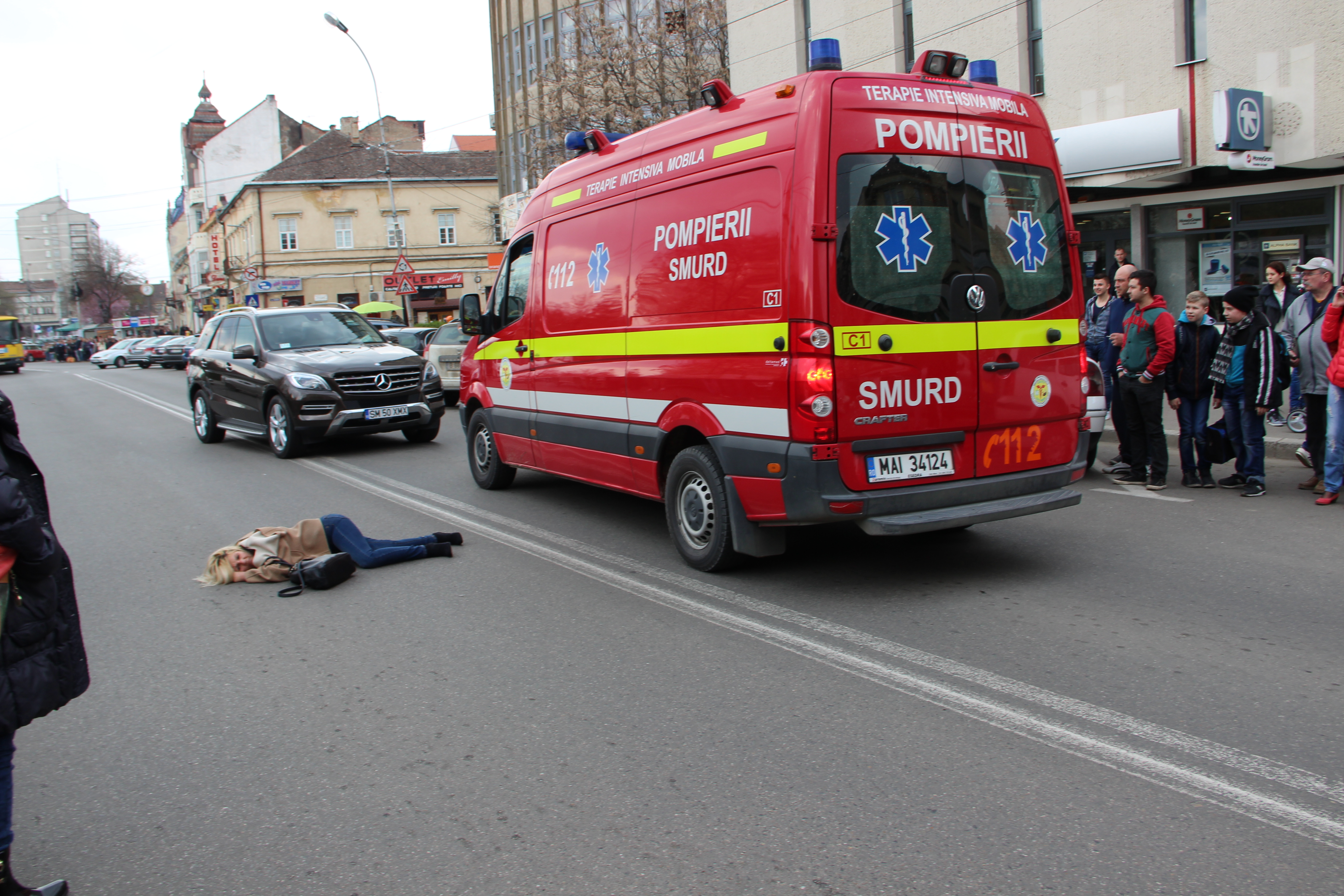 Accident GRAV în CENTRUL Sătmarului. Femeie LOVITĂ de un BOLID FOTO - VIDEO