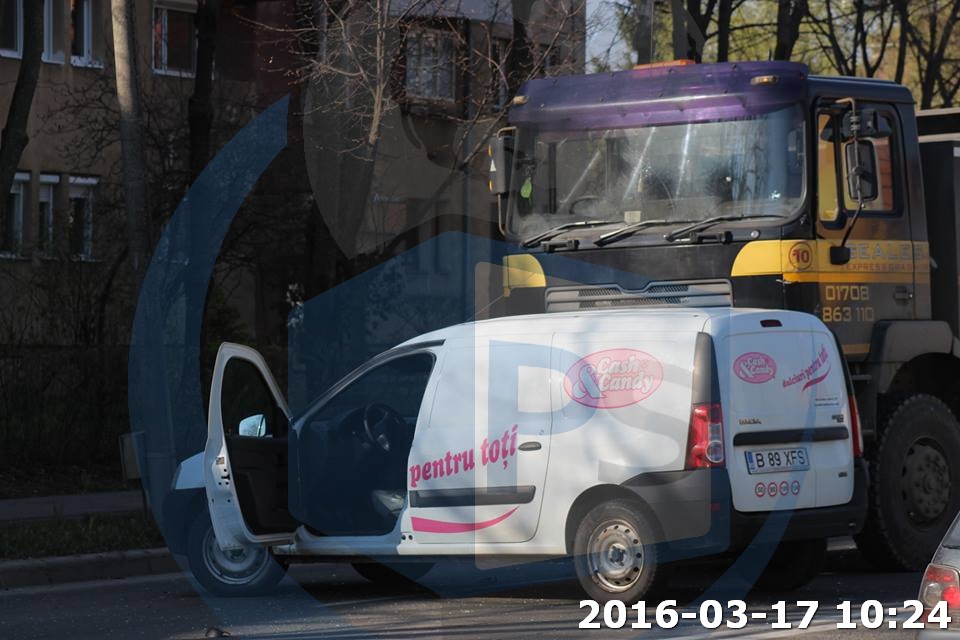 ULTIMĂ ORĂ: ACCIDENT pe strada Botizului! Un CAMION a INTRAT într-o mașină