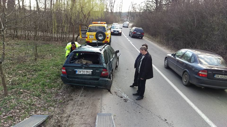 TATĂ inconștient, la un PAS să își RĂNEASCĂ GRAV fiica. FOTOGALERIE