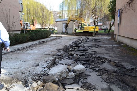 Primăria a început amenajarea PARCĂRILOR în Micro 17. Banii pentru continuarea lucrărilor în Carpați I și II, sub semnul întrebării FOTO