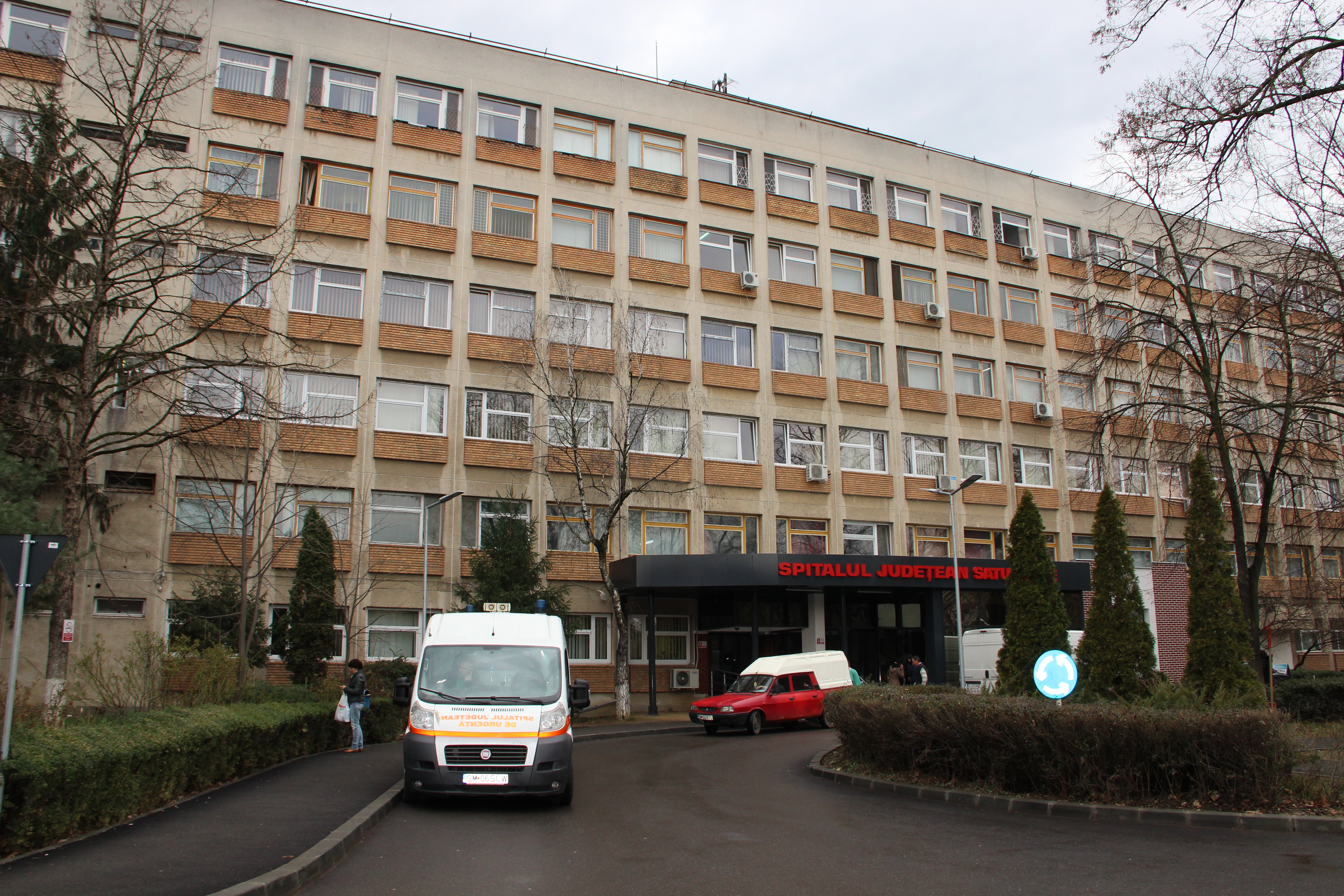 AMBULANȚA, transformată în TAXI. Aproape JUMĂTATE din apelurile primite NU sunt URGENȚE