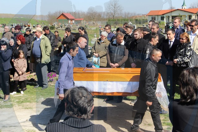 Sătmăreanul ASASINAT în Portugalia, ÎNMORMÂNTAT azi la Petin. SUTE de persoane l-au condus pe ultimul drum  FOTO-VIDEO