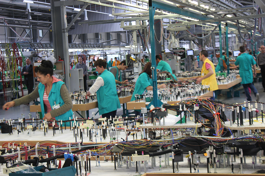 IMPORTANT. Angajatorii au noi reguli. Ce trebuie să facă pentru siguranța angajaților în starea de alertă