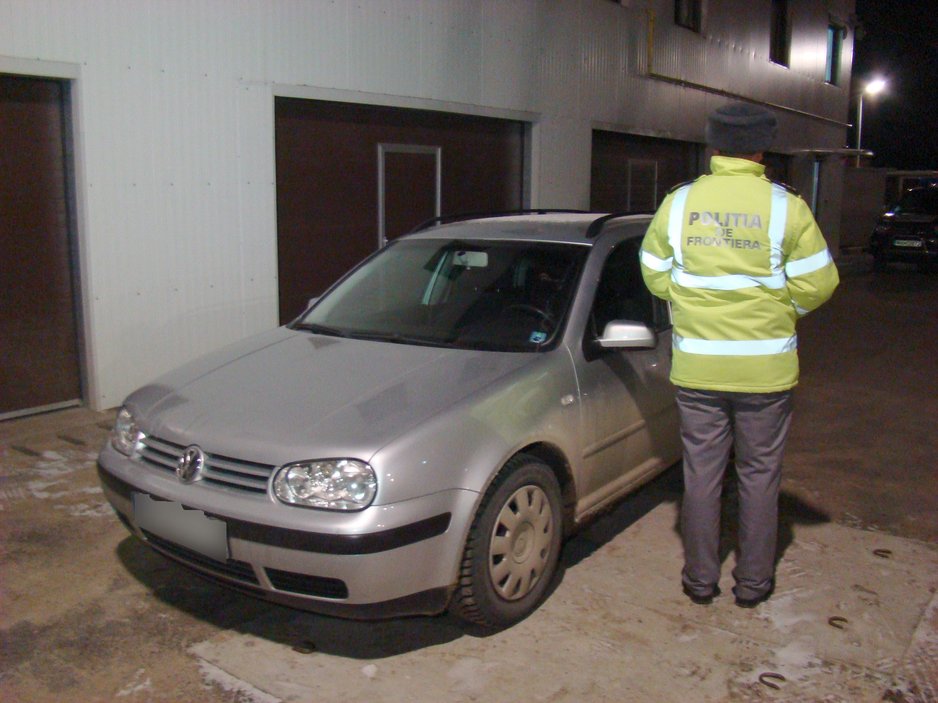 FOTO. Maghiari lăsați fără autoturisme în Vama Halmeu. Amendă record