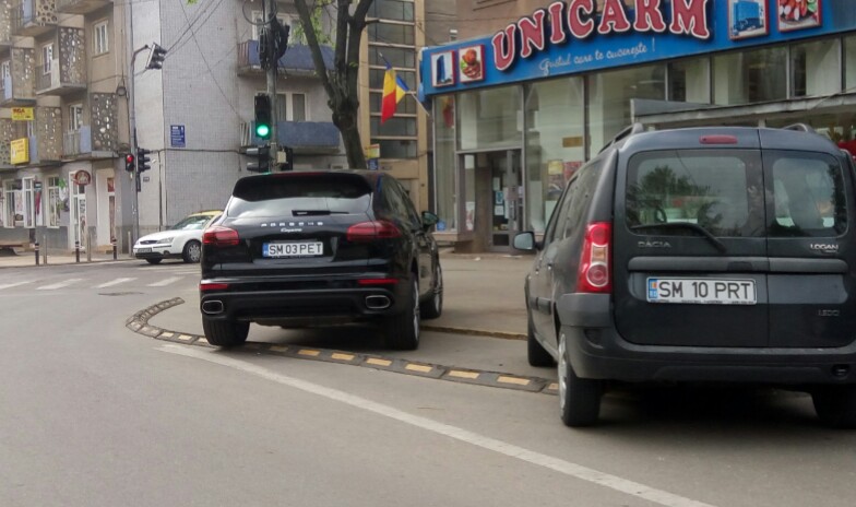 Poliția Locală a primit DISPOZIȚIE să afle cine a parcat ILEGAL mașina deputatului Petric și mașina PROTOPIATULUI