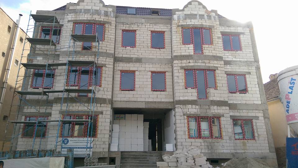 Noul SEDIU al Primăriei Tășnad, din RUINE în GRAFIC. Gata în IUNIE FOTOGALERIE