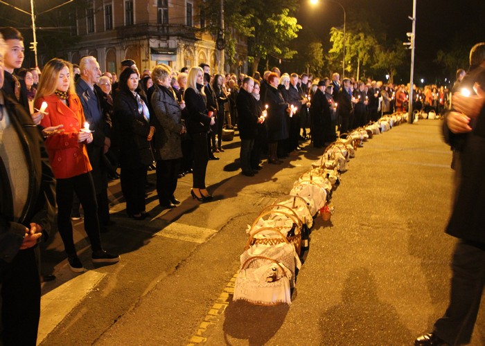 Sfințirea coșurilor de Paște, pe sistem "drive-thru". Soluție inedită în județ