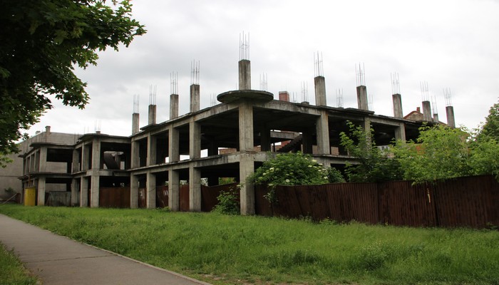 Prefectura Satu Mare ”pompează” TREI MILIOANE de euro în RUINA de lângă Poliția Satu Mare (FOTO)