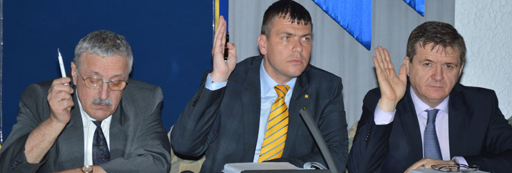 DUBIOS. Conducerea Consiliului Județean îl INVITĂ pe deputatul Octavian Petric să facă un lucru interzis în România