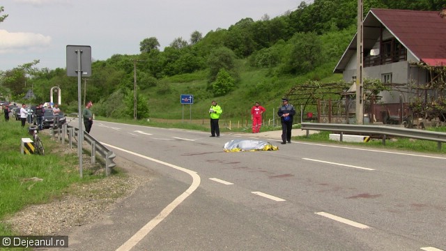 O SĂTMĂREANCĂ a fost implicată într-un accident MORTAL. Bătrân OMORÂT în fața casei (FOTO&VIDEO)