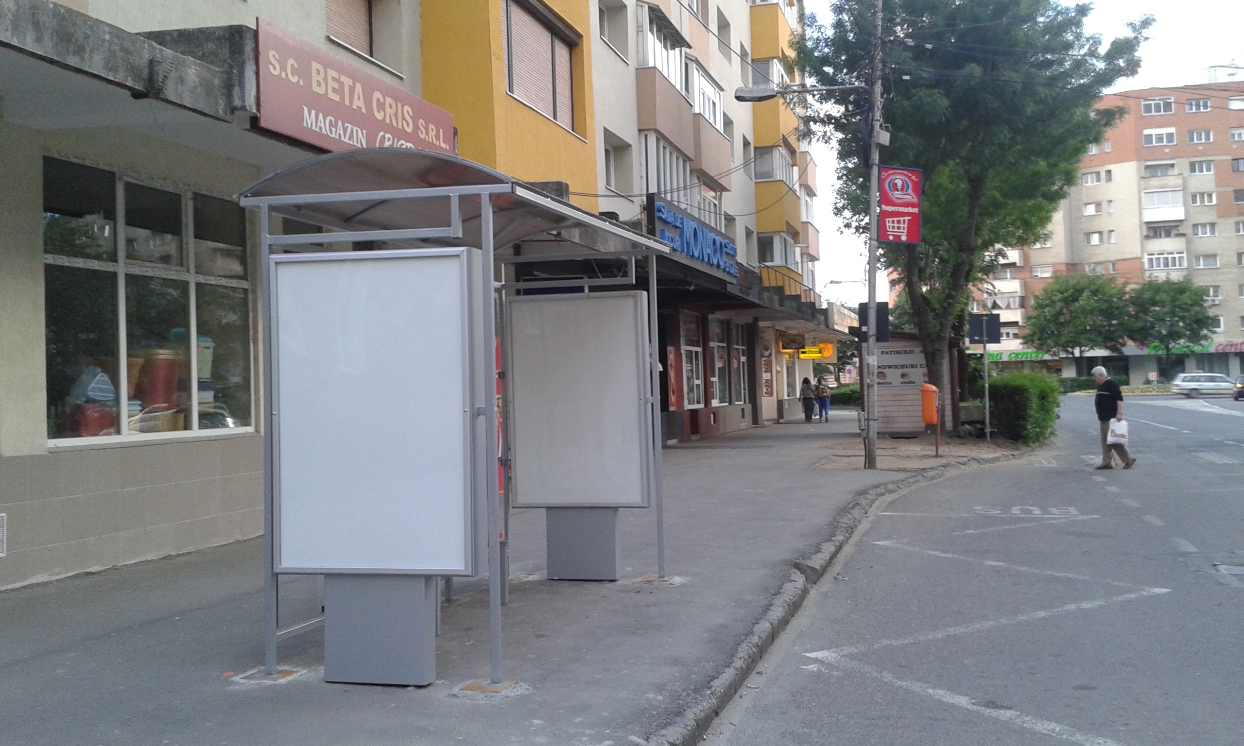 ZECI de copertine pentru stații de autobuz au fost MONTATE în Satu Mare