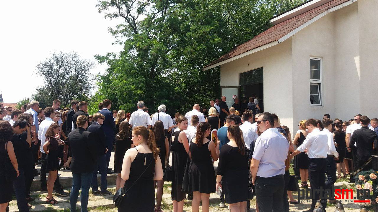 Ionuț Ristea, tânărul OMORÂT într-un TERIBIL accident rutier în Satu Mare, condus pe ULTIMUL drum (FOTOGALERIE)