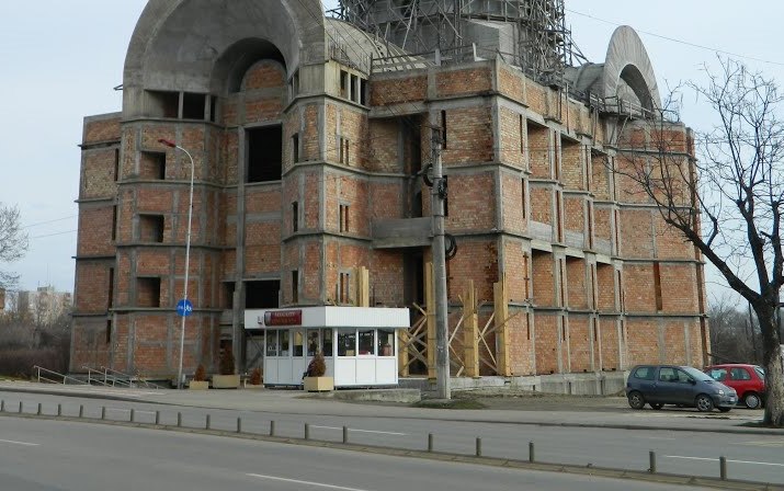 Lidl nu a AVUT loc în Satu Mare! Dar MAGAZINUL Bisericii de ce stă cu SPATELE la BISERICĂ?!
