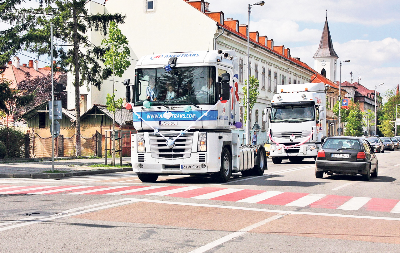 ALAI de NUNTĂ cu TIR-uri prin tot Sătmarul! Zgomotot INFERNAL, efect garantat (VIDEO)