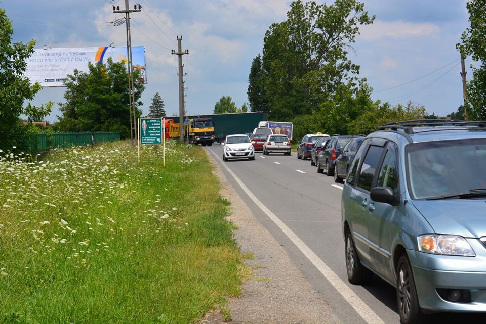 Un TIR a BLOCAT drumul spre Vama URZICENI! COZI kilometrice (FOTOGALERIE)