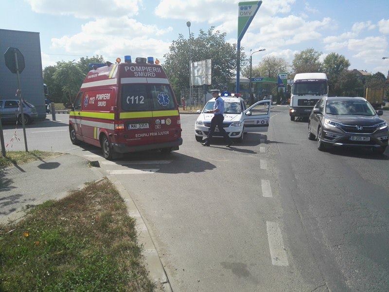 Accident rutier GRAV! Biciclist LOVIT de o maşină pe strada Botizului! (FOTOGALERIE)