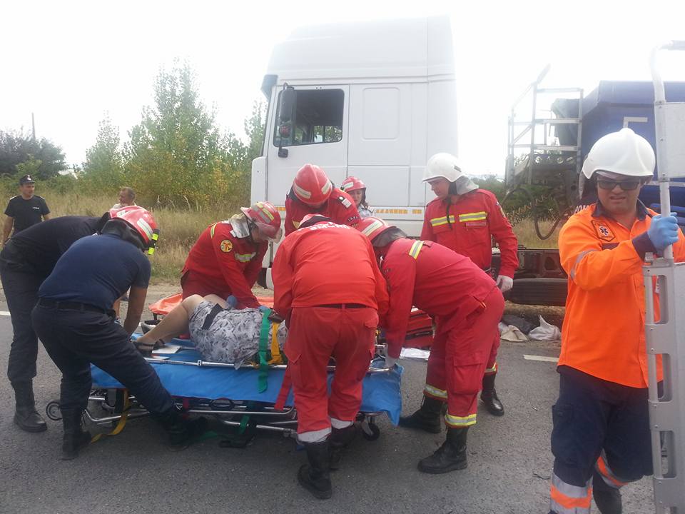 Accident în județul Satu Mare. Șoferul unui TIR a lovit o femeie pe trecerea de pietoni