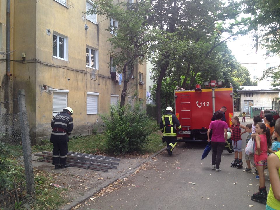 Persoană DECEDATĂ - în stare de putrefacție - găsită în municipiul Satu Mare! (FOTOGALERIE)