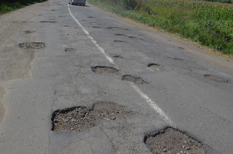 Unde sunt MILIOANELE din drumurile județului?! Vestul județului, ca după război (FOTO&VIDEO)