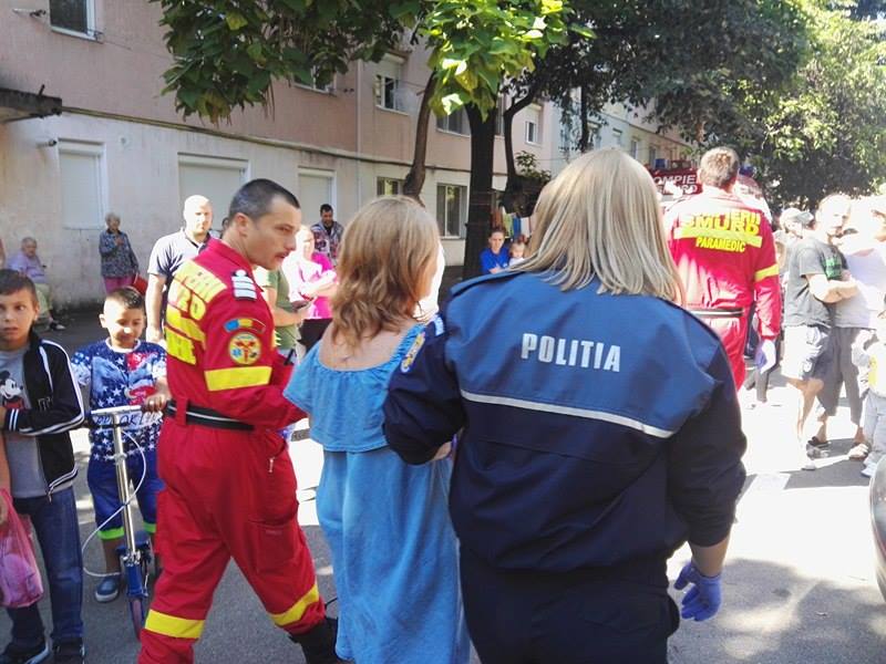 O femeie a încercat să se ARUNCE de pe un bloc din municipiul Satu Mare! Salvată la TIMP! (FOTOGALERIE)