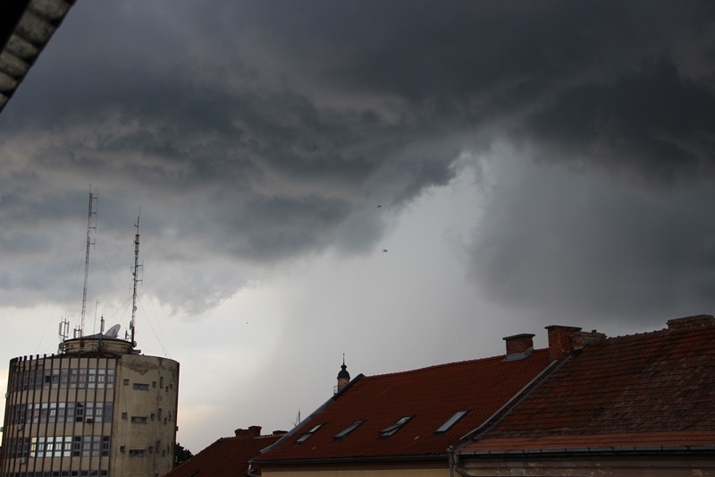 Furtună cu o forță INCREDIBILĂ lângă municipiul Satu Mare (VIDEO)