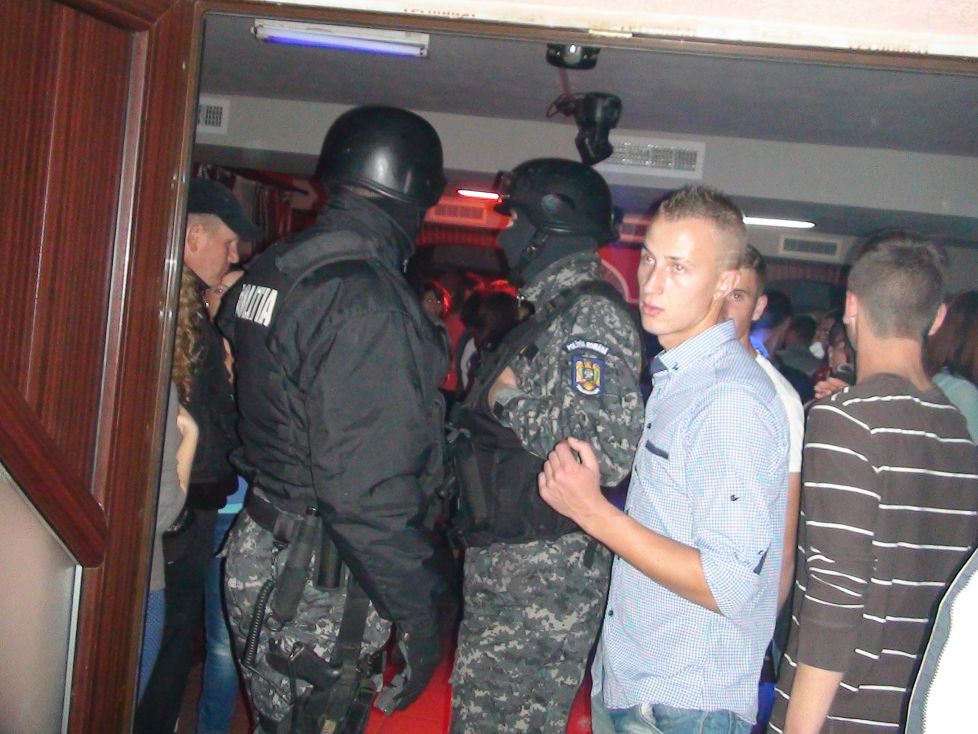 Chef din județul Satu Mare, terminat cu mascații la ușă și petrecăreții în cătușe sau la Urgențe