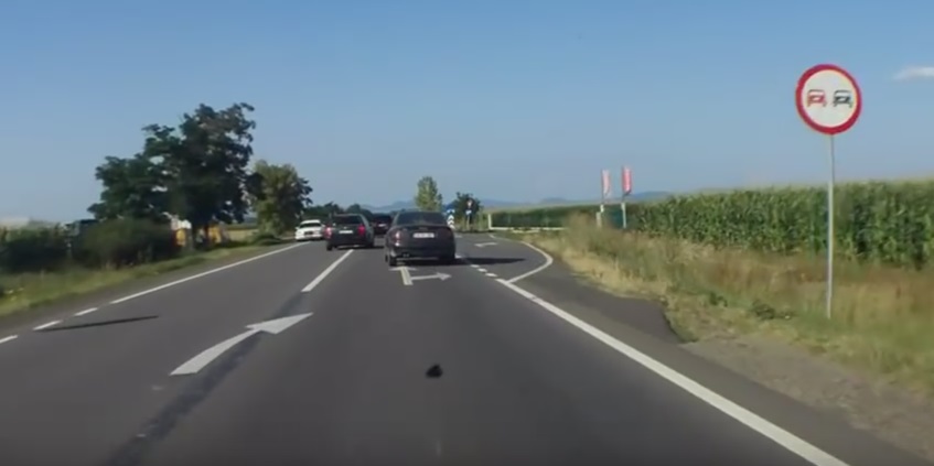 Şofer începător, PERICOL public pe şoselele judeţului! TREI accidente evitate într-un minut (VIDEO)