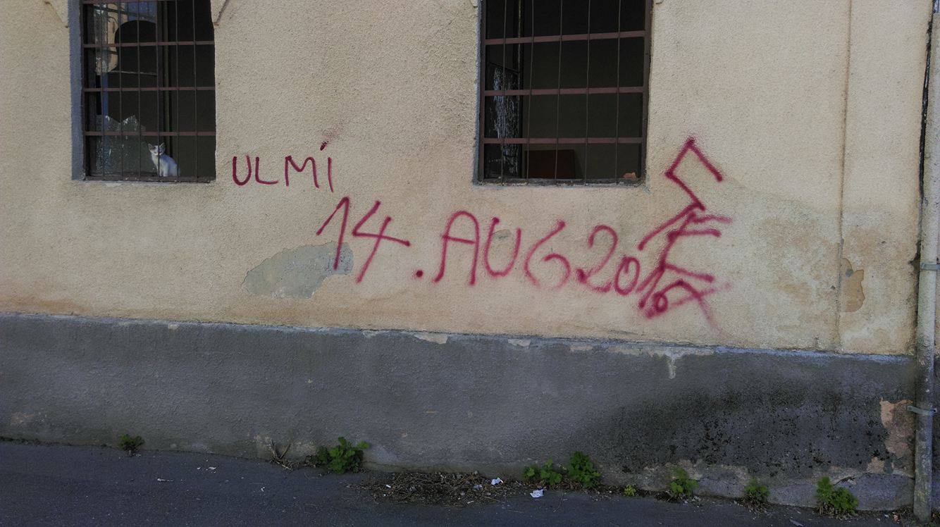 ZECI de case vandalizate în CENTRUL Sătmarului! Texte și semne OBSCENE (FOTOGALERIE)