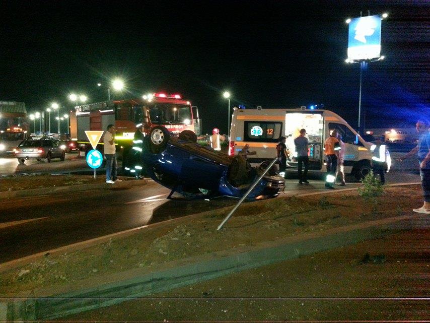 Accident rutier cu victimă lângă DEDEMAN, în Satu Mare. O mașină s-a RĂSTURNAT (FOTOGALERIE)