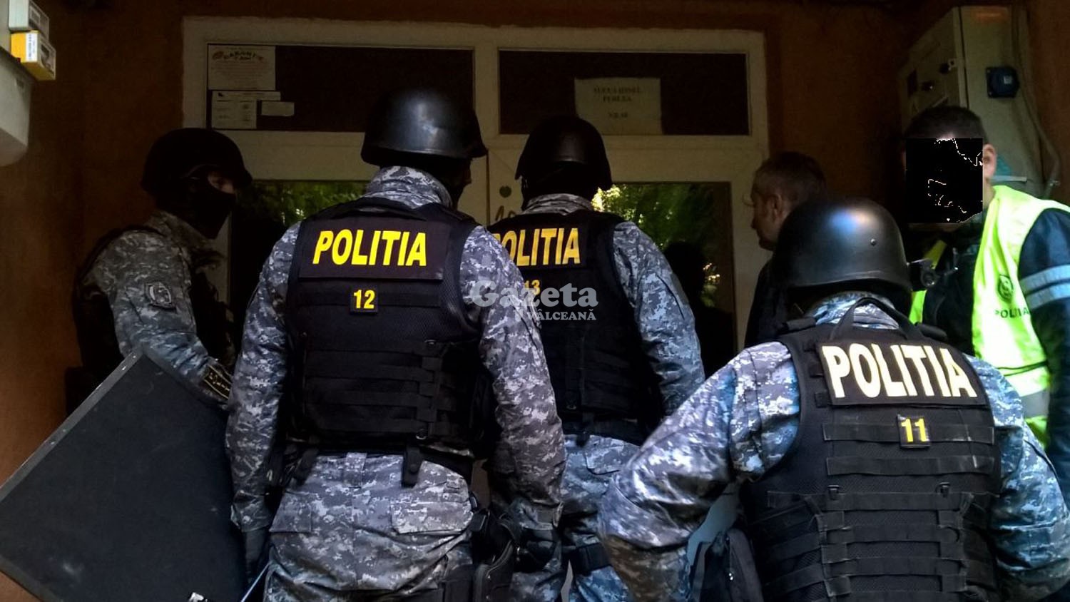 Filieră de falsificatori de date. Scot credite pe numele unor sătmăreni. Poliția, pe fir
