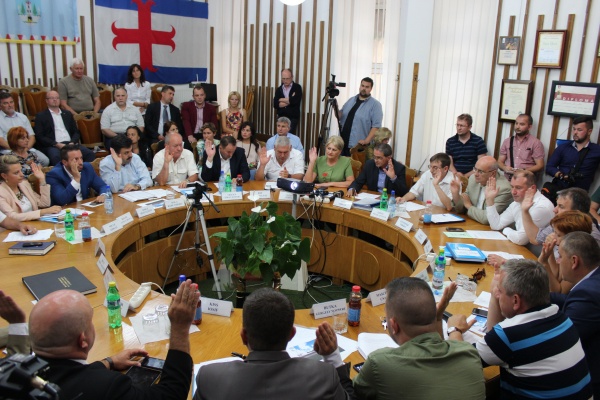 REVOLTĂTOR! Cum sunt UMILIȚI sătmărenii în Consiliul Local! Au devenit subiect de CATERINCĂ