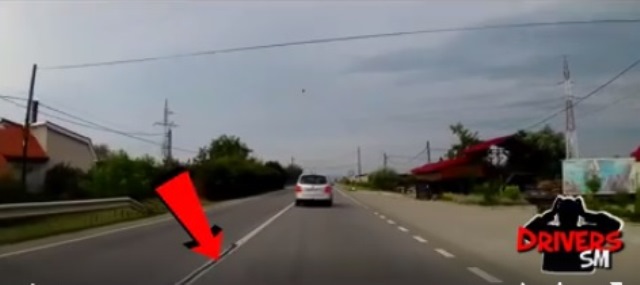 VIDEO! CUM încalcă ZECI de șoferi REGULILE de CIRCULAȚIE în județul Satu Mare