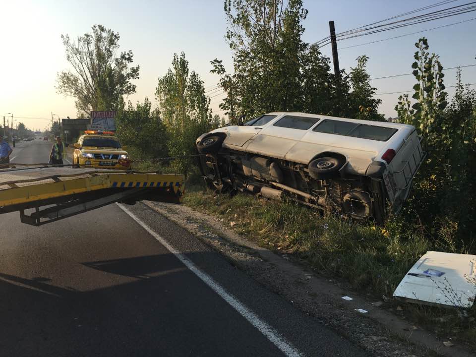 Un microbuz, cu ȘAPTE persoane la bord, s-a RĂSTURNAT în municipiul Satu Mare. Concluziile anchetei