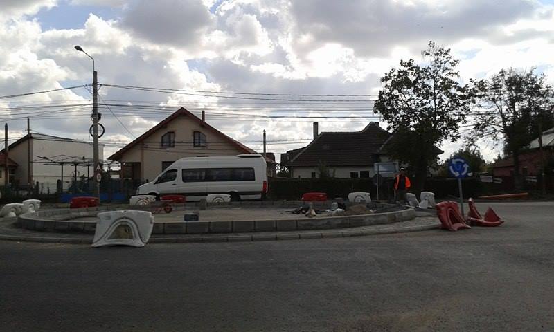 MINUNE. S-a REFĂCUT sensul giratoriu de la Auchan din municipiul Satu Mare (FOTO)