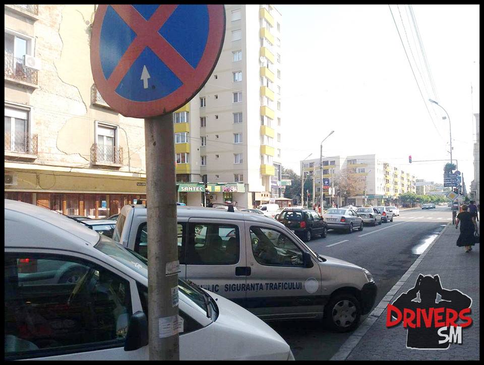 Alo, Poliția Locală?! Serviciul pentru Siguranța Traficului parchează ILEGAL (FOTO)