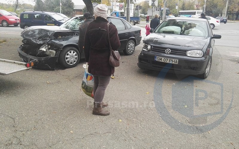 Accident pe Drumul Careiului. O femeie a provocat o tamponare FRONTALĂ (FOTOGALERIE)