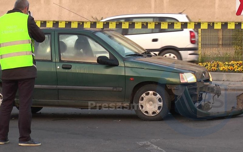 Beat bine la volan, un șofer a intrat cu mașina frontal într-o dubă