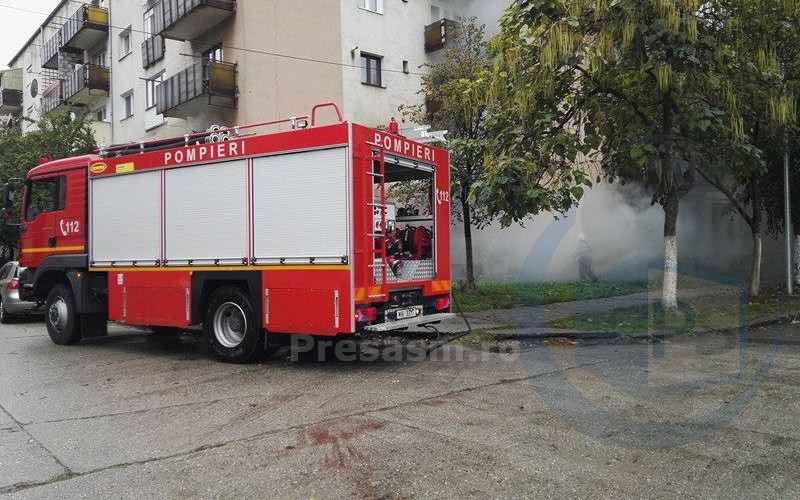 INCENDIU în municipiul Satu Mare. Un apartament din Micro 17 a luat FOC. Mai multe VICTIME (FOTO&VIDEO)