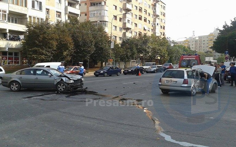 Un nou accident cu VICTIMĂ în intersecția groazei din Satu Mare. A fost nevoie de DESCARCERARE (FOTOGALERIE)