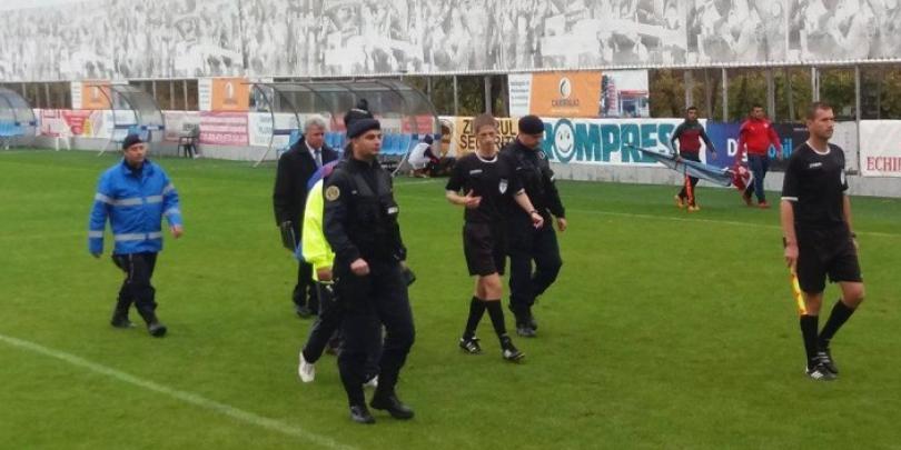 BĂTAIE generală între jucătorii Olimpiei Satu Mare și cei ai ai Unirii Tărlungeni. A intervenit POLIȚIA (VIDEO)