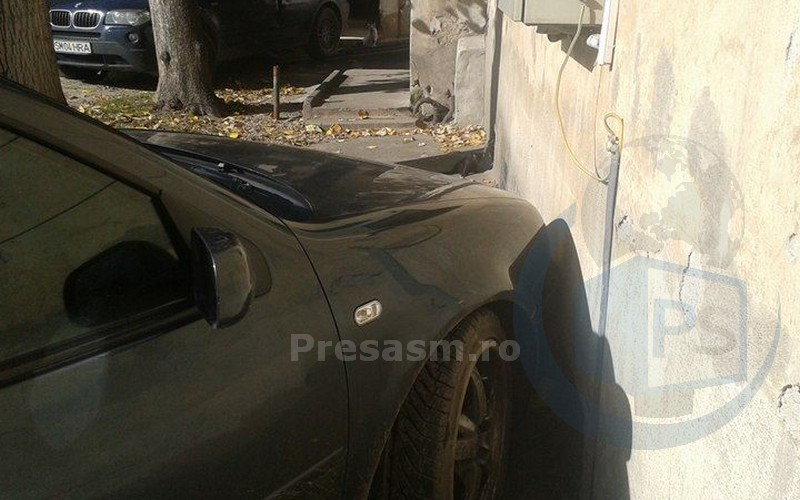 ”Șmecher” de Satu Mare. Un sătmărean și-a ”PARCAT” mașina în... BLOC