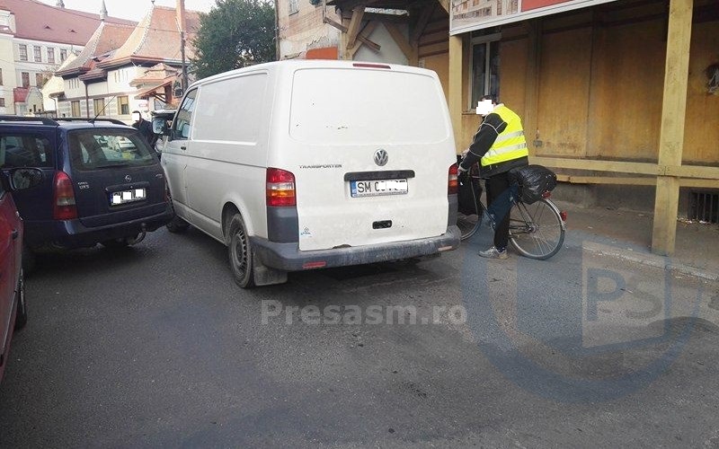 O șoferiță a ”BLOCAT” o stradă din CENTRUL municipiului Satu Mare (FOTO&VIDEO)