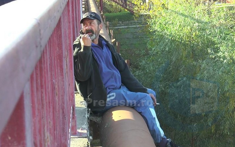 O nouă TENTATIVĂ de suicid pe Podul Golescu. BĂRBAT, la un pas să SARĂ (FOTOGALERIE)