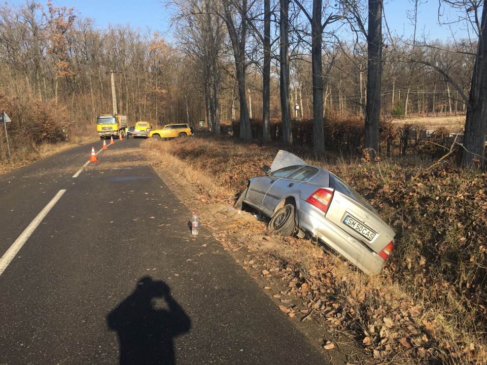 Accident în municipiul Satu Mare. Un șofer a ”parcat” în șanț