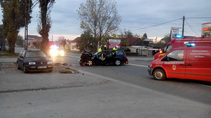 Mașină lovită în plin. O victimă a ajuns la URGENȚE. șoferul vinovat s-a ales cu dosar penal