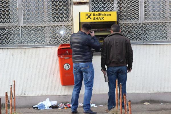 Un agent de pază a scăpat printre degete un hoț din BANCOMATE