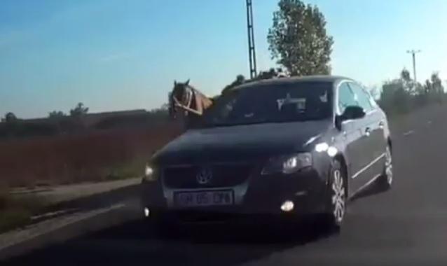 INCONȘTIENȚĂ! La un pas de o tamponare FRONTALĂ și o MOARTE sigură (FOTO&VIDEO)