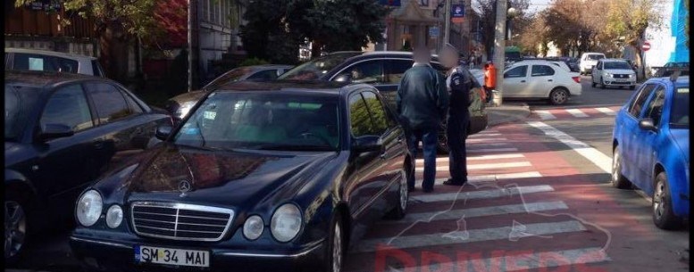 Anchetă la Poliția Satu Mare. CINE este polițistul care stă la povești pe trecerea de pietoni?!