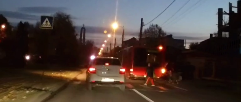 ȘMECHER de Satu Mare! Un ”șofer” a încălcat aproape tot Codul Rutier în doar 500 de metri (VIDEO)